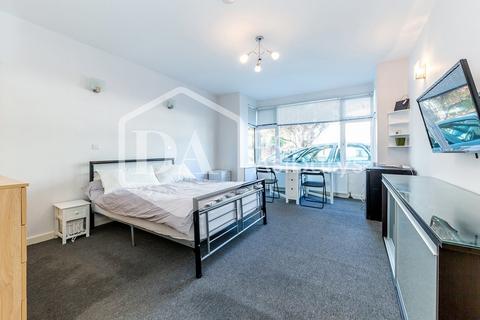 3 bedroom apartment to rent, Caledonian Road, Islington King's Cross Holloway, London