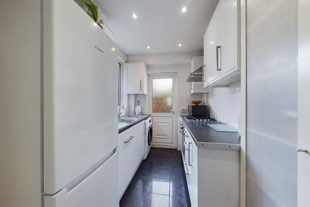 Woodlands Avenue, Eastcote 3 bed semidetached house £1,850 pcm (£427 pw)