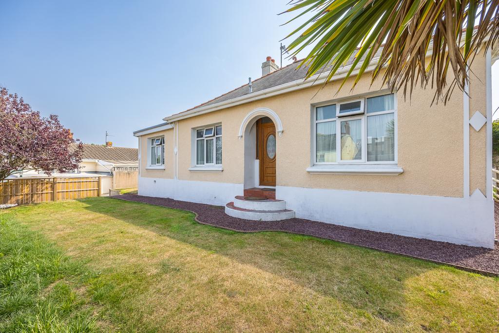 Route De Cobo, Guernsey 2 bed detached house £730,000