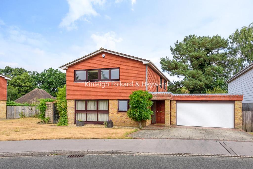 Tanglewood Close, Croydon 4 bed detached house for sale £800,000