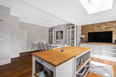 67 Woodgrange Avenue, London, N12 0PT