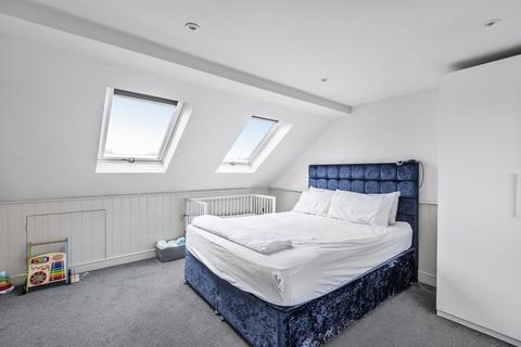 67 Woodgrange Avenue, London, N12 0PT