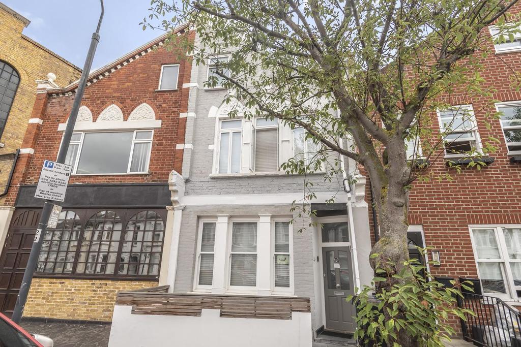 Stephendale Road, Fulham 3 bed flat £775,000