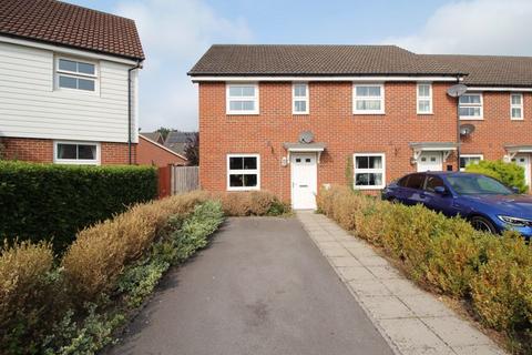 3 bedroom end of terrace house to rent, Hansen Gardens, Hedge End, SO30 2LN