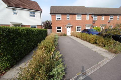 3 bedroom end of terrace house to rent, Hansen Gardens, Hedge End, SO30 2LN