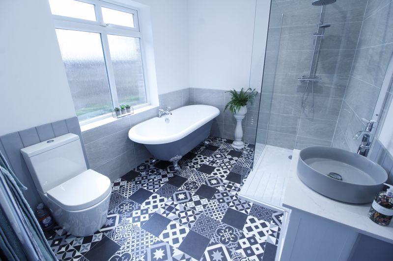 Bath/Shower/WC