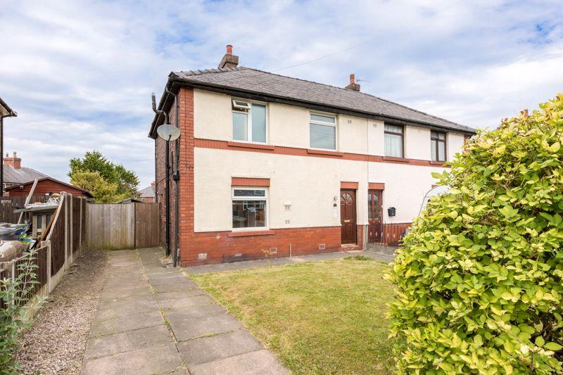 Avondale Street, Standish, WN6 0LE 3 bed semidetached house £795 pcm