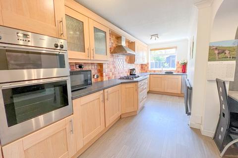 3 bedroom detached house for sale - Lindrosa Road, Streetly, Sutton Coldfield, B74 3JY