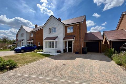 4 bedroom detached house for sale, Claygate Road, Laddingford