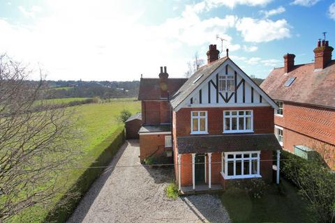 4 bedroom detached house to rent, Heartenoak Road, Hawkhurst, Kent, TN18 5EU