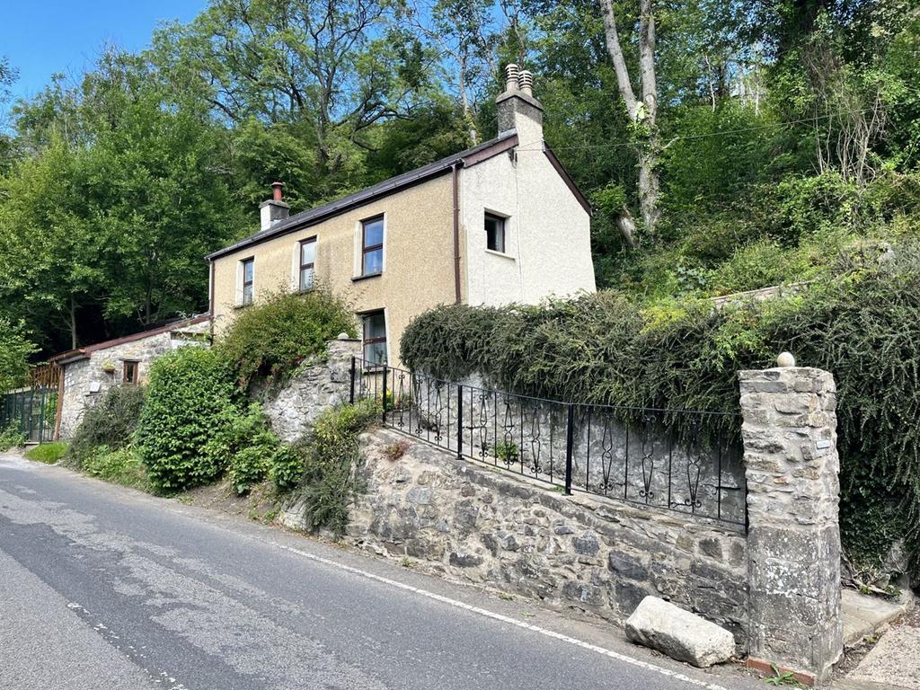 Clydach, Abergavenny, NP7 3 bed cottage for sale £410,000