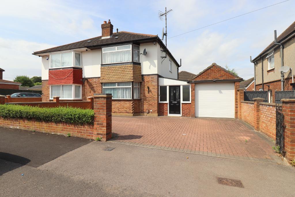 Humberstone Road, Challney, Luton, Bedfordshire, LU4 9SR 3 bed semi