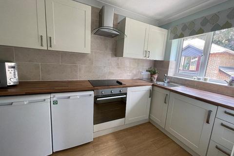 2 bedroom flat for sale - Greenwood Gardens, Caterham, Surrey, CR3 6RX