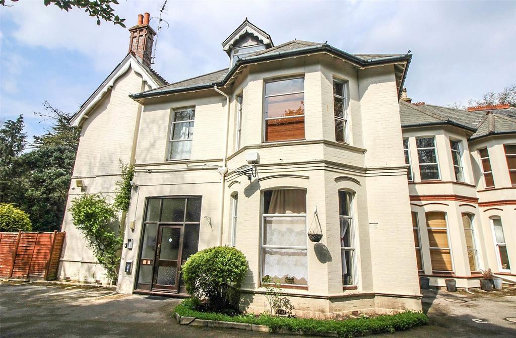 Dean Park Road, Bournemouth, 2 bed flat £255,000