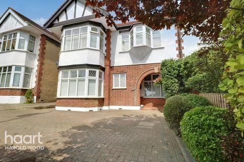 117 Squirrels Heath Road, Romford, RM3 0LR