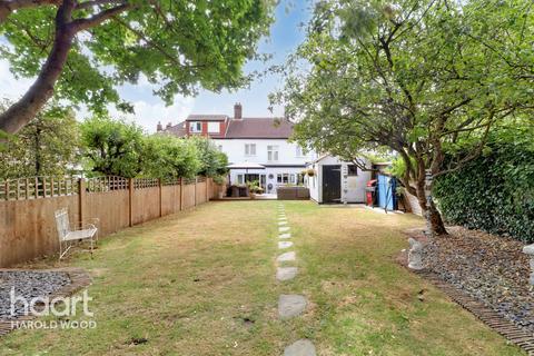 117 Squirrels Heath Road, Romford, RM3 0LR