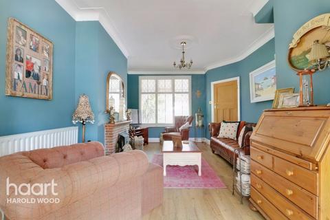 117 Squirrels Heath Road, Romford, RM3 0LR