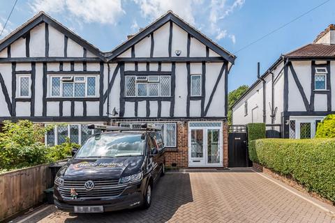 79 Court Avenue, Coulsdon, CR5 1HJ