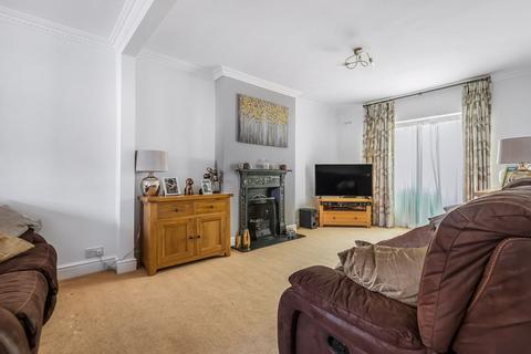 79 Court Avenue, Coulsdon, CR5 1HJ