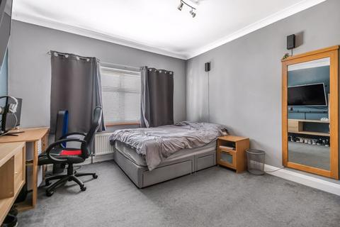 79 Court Avenue, Coulsdon, CR5 1HJ