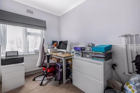 79 Court Avenue, Coulsdon, CR5 1HJ
