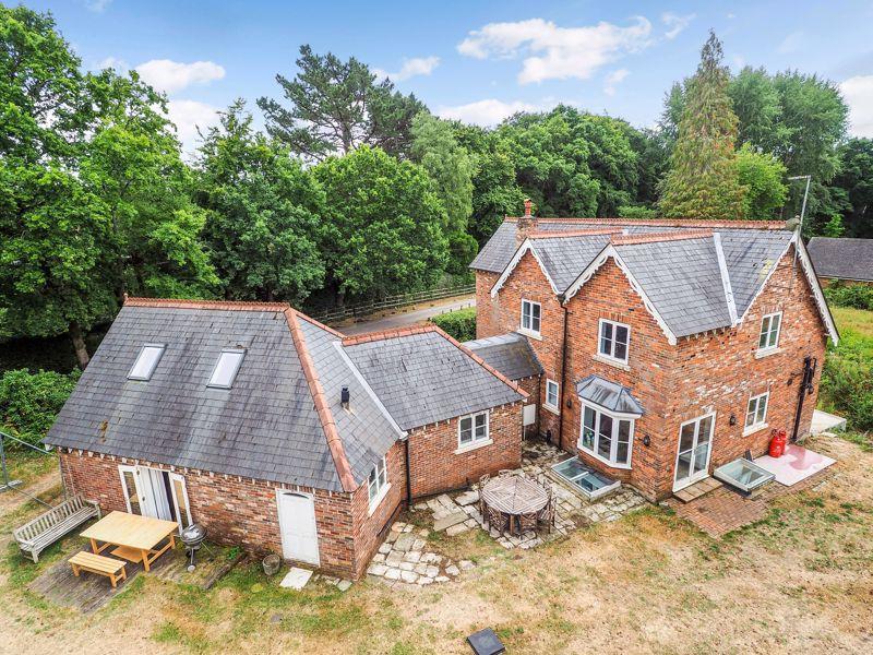 Chilworth, Southampton, SO16 5 bed house for sale £1,469,500
