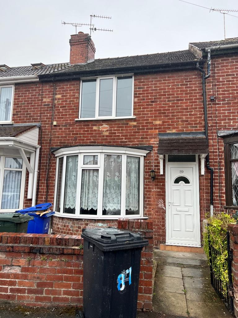 Cecil Avenue, Warmsworth, Doncaster 2 bed terraced house £650 pcm (£