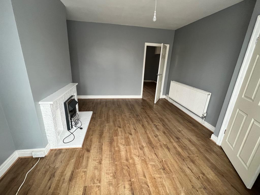 Cecil Avenue, Warmsworth, Doncaster 2 bed terraced house to rent £725