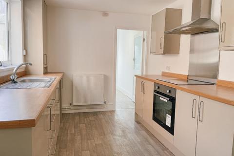 3 bedroom terraced house to rent, Legsby Avenue, Grimsby