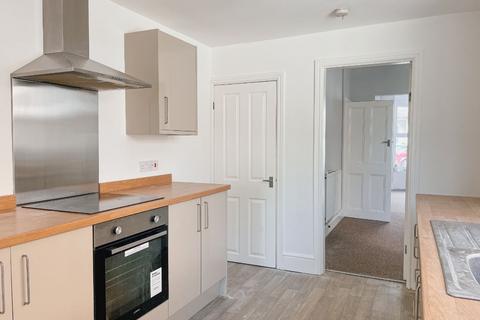 3 bedroom terraced house to rent, Legsby Avenue, Grimsby
