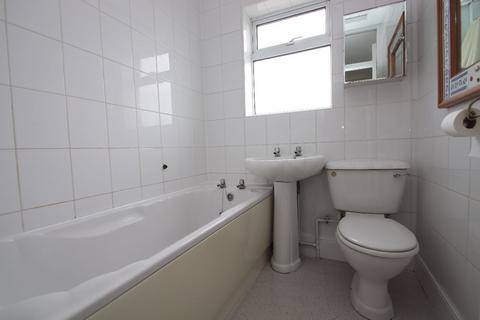 3 bedroom terraced house to rent, Muir Road, Ramsgate