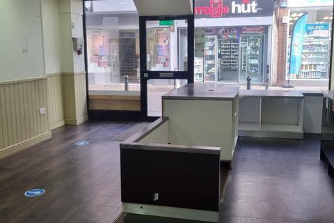 Retail property (high street) to rent, Bridge Street, Evesham