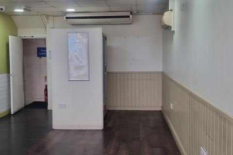 Retail property (high street) to rent, Bridge Street, Evesham