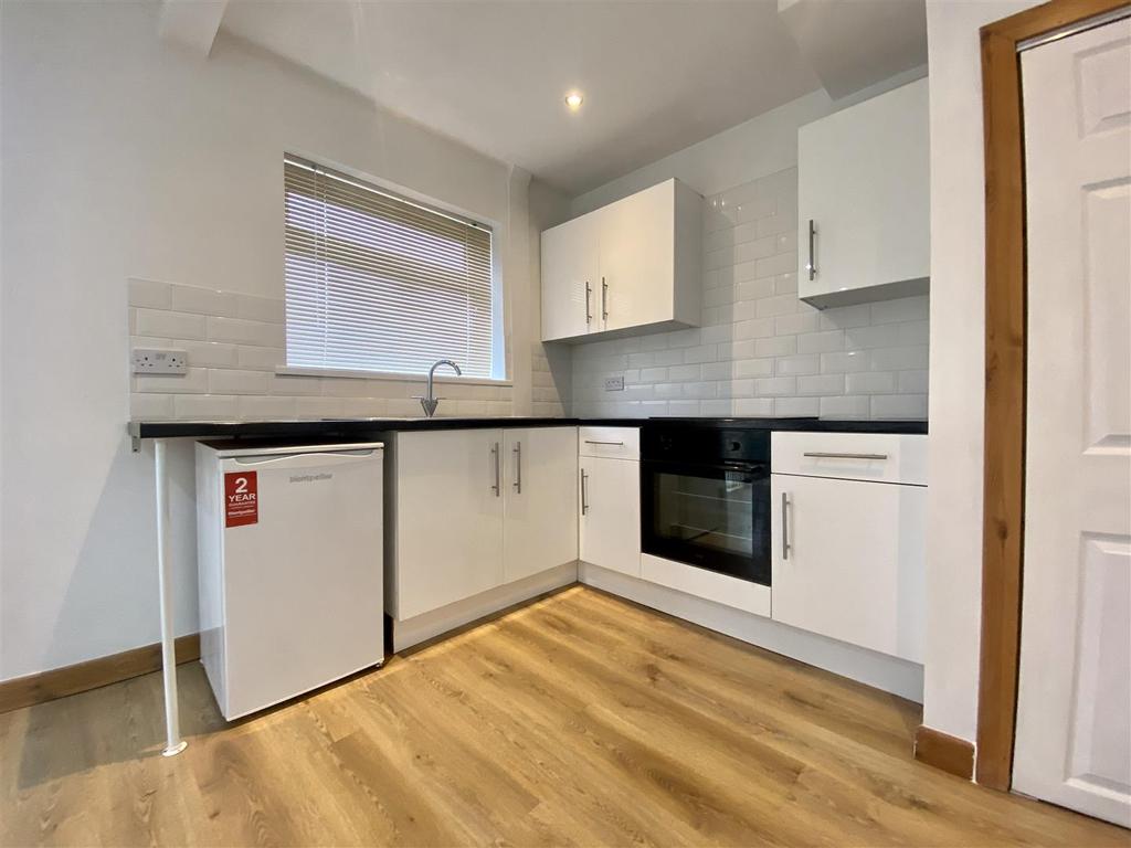 Myrtle Crescent, Wickersley 3 bed semidetached house to rent £750