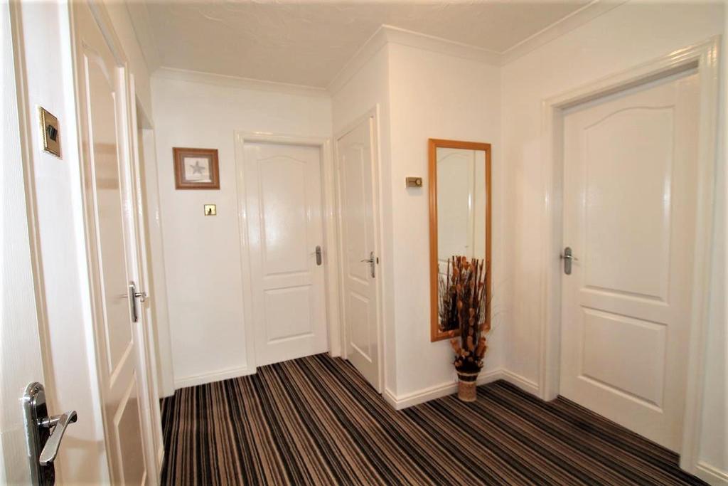 Abbotsford Road, Wishaw 2 bed ground floor flat £88,500