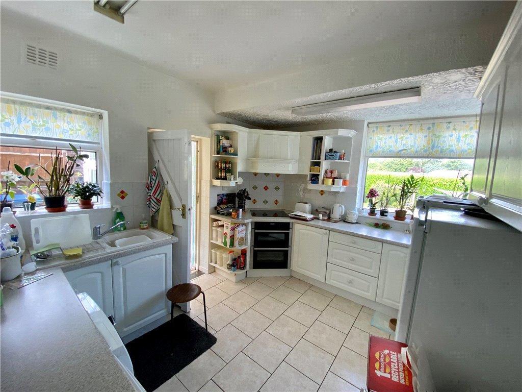 Wychwood Avenue, Finham, Coventry 2 bed semidetached bungalow £325,000