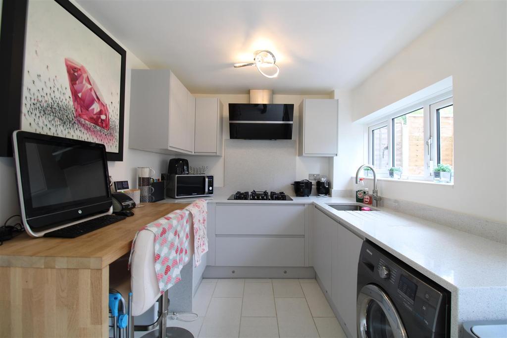 Thornton Drive, Brierley Hill 3 bed semidetached house £240,000