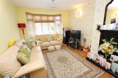 40 Epping Way, London, E4 7PB