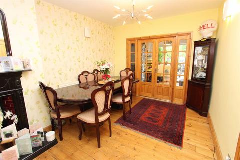 40 Epping Way, London, E4 7PB