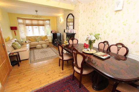 40 Epping Way, London, E4 7PB