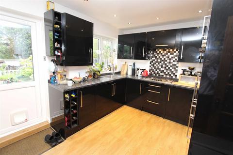 40 Epping Way, London, E4 7PB