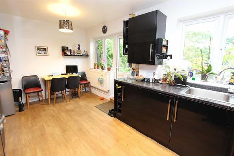 40 Epping Way, London, E4 7PB