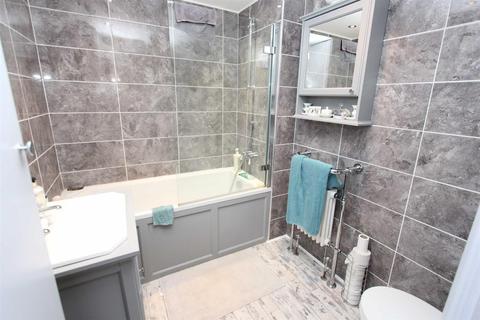 40 Epping Way, London, E4 7PB