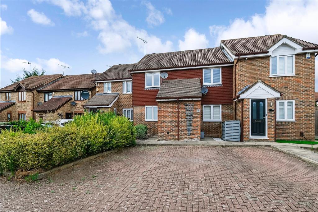 Westminster Gardens, Chingford, London 2 bed terraced house £1,650