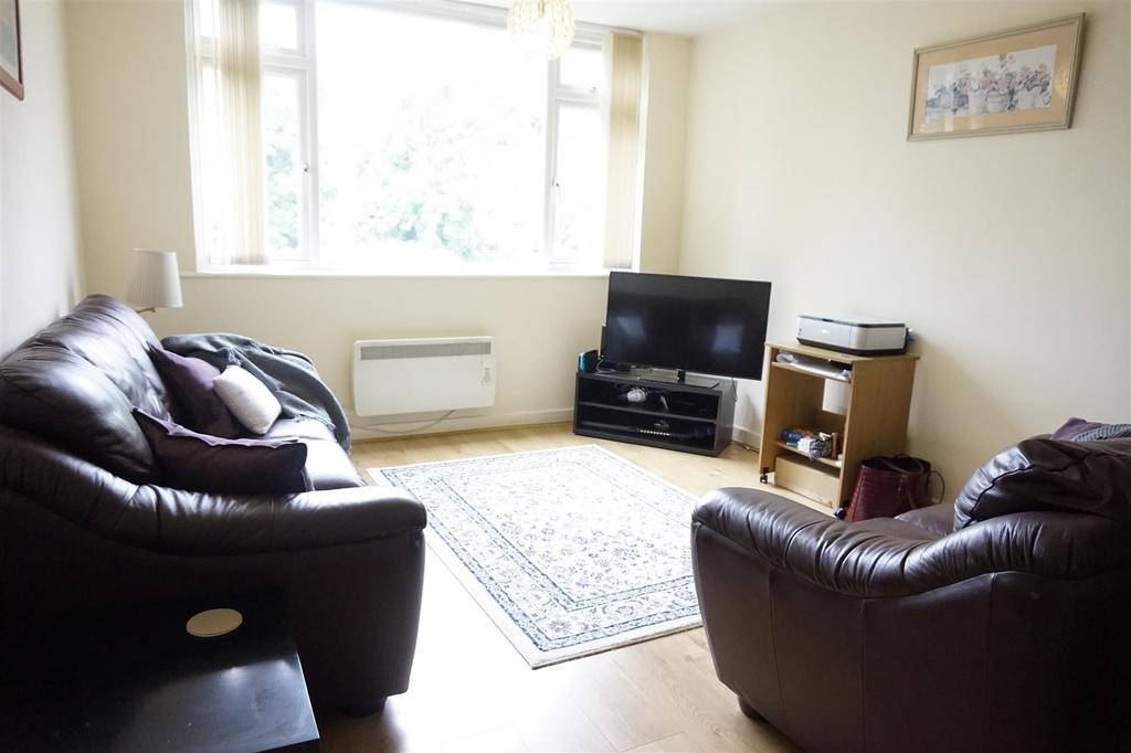Savoy Close, Harborne, B32 2JA 1 bed apartment £675 pcm (£156 pw)