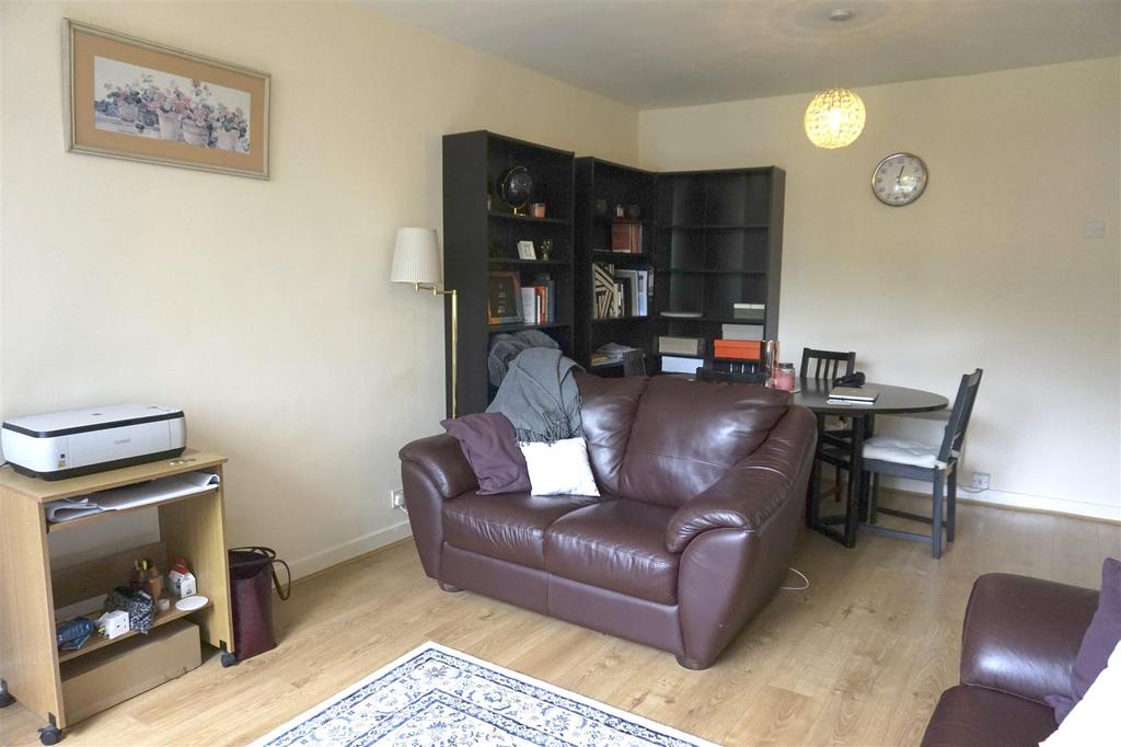 Savoy Close, Harborne, B32 2JA 1 bed apartment £675 pcm (£156 pw)