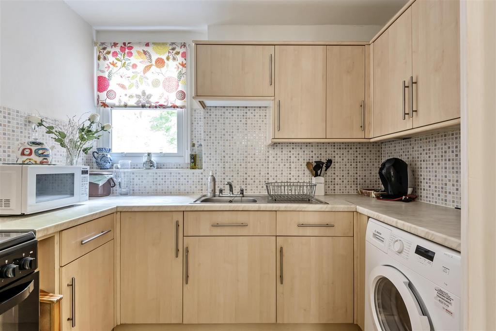Balaclava Road, Surbiton 1 bed apartment £300,000