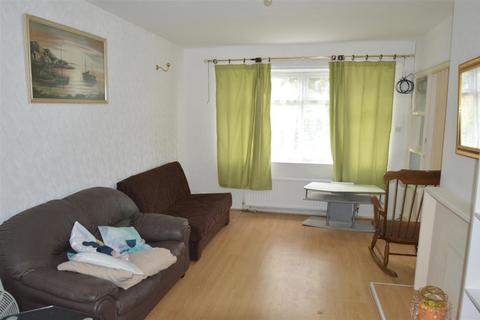 3 bedroom house to rent, Wendover Road, Manchester