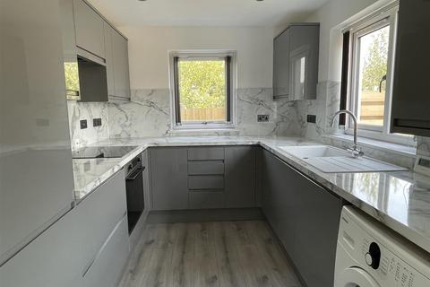 9 The Sidings, Bugle, St Austell, PL26 8TU