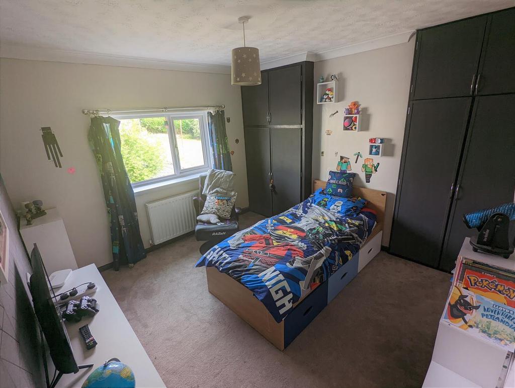 Bed 2.jpg